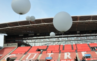 Ballonverstrooiing FC Utrecht stadion de Galgenwaard