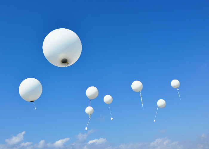 Ballonverstrooiing met begeleidingsballonnen